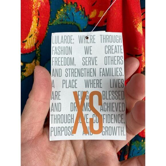 NWT LuLaRoe Women's XS Tomatoes on the Vine Classic Summer T-Shirt - Picture 3 of 6